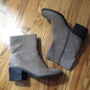 Like-new EASY SPIRIT leather booties